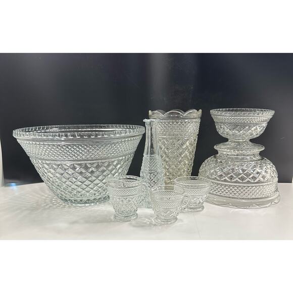 Wexford Clear Glass Punch Bowl Anchor Hocking Centerpiece - Picture 8 of 9